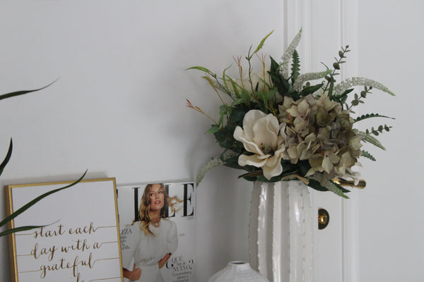 ¿Por qué decorar tu casa con flores artificiales?